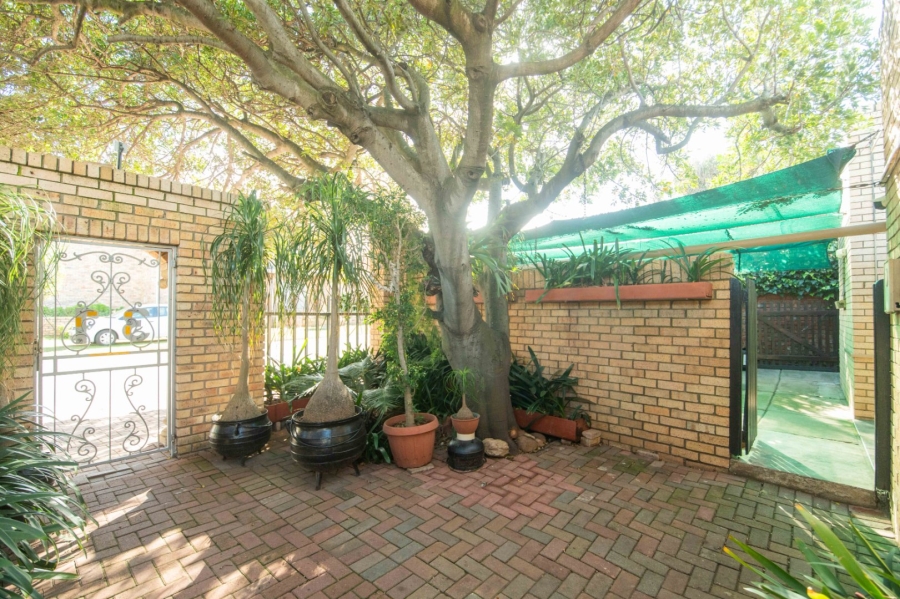 6 Bedroom Property for Sale in Bluewater Bay Eastern Cape